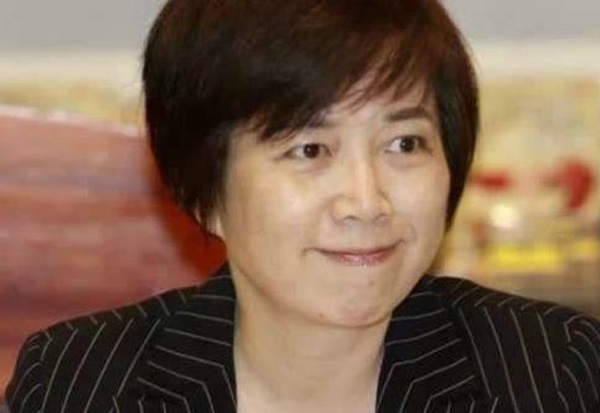 政论节目主持人黄智贤。